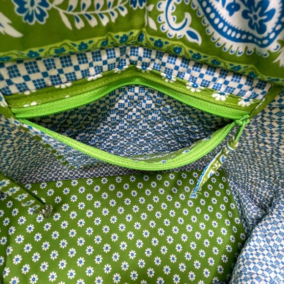 Vera Bradley Women’s Green Quilted Paisley & Floral Print Lightweight Tote Bag - Picture 7 of 10